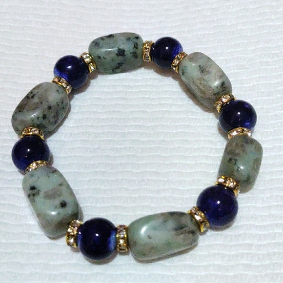 Handmade Kiwi Jasper and Blue glass bead unisex bracelet - Picture 1 of 3